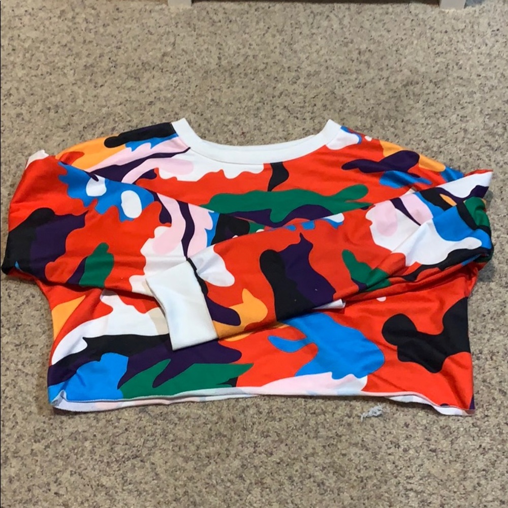 long sleeve camo crop crew neck